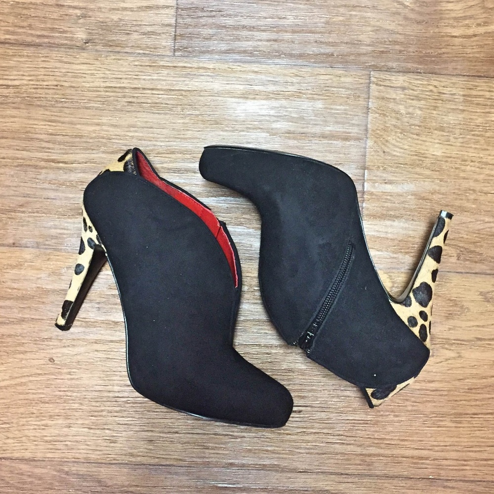 Nine West Black Leopard Print Zip Ankle Booties